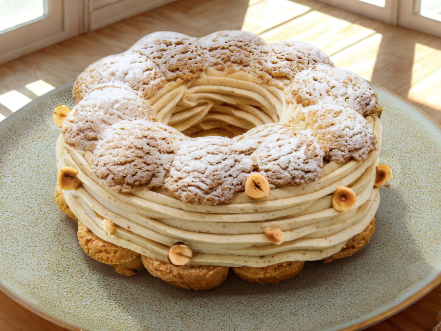 Photo du Paris-Brest au praliné, pâte à choux garnie d'une crème légère au praliné