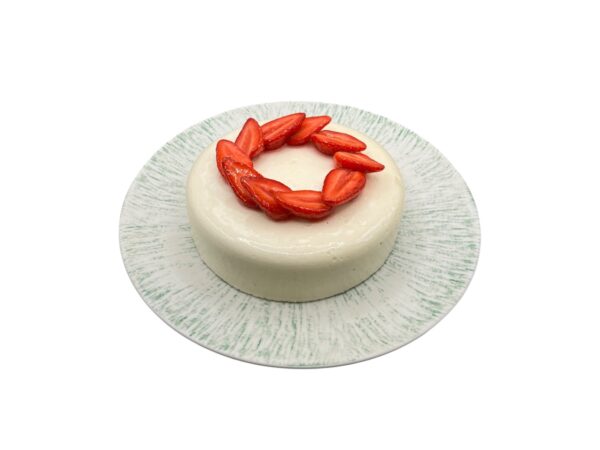 Gâteau végétal à la fraise et à l’amande, création sans produits animaux